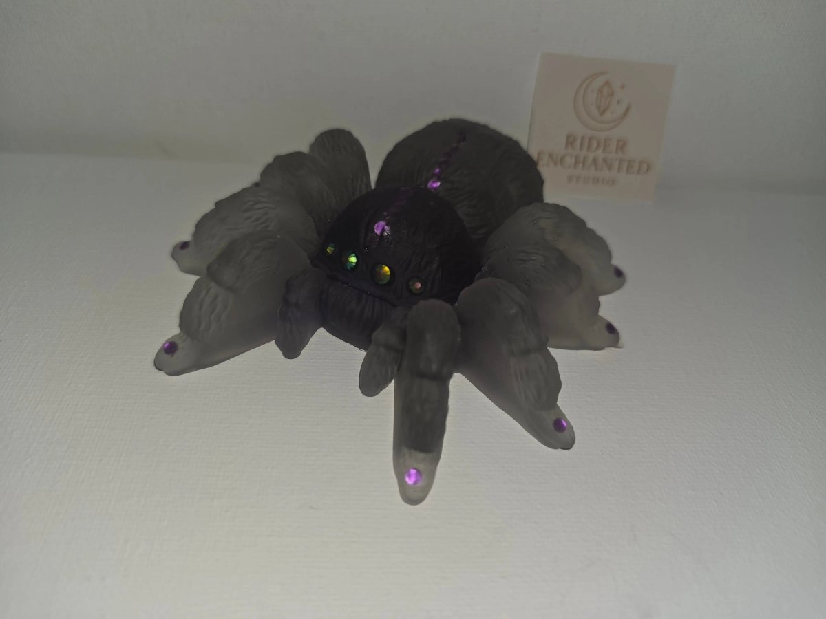Cute Resin Spider – Gothic Home Decor & Halloween Tabletop Figurine