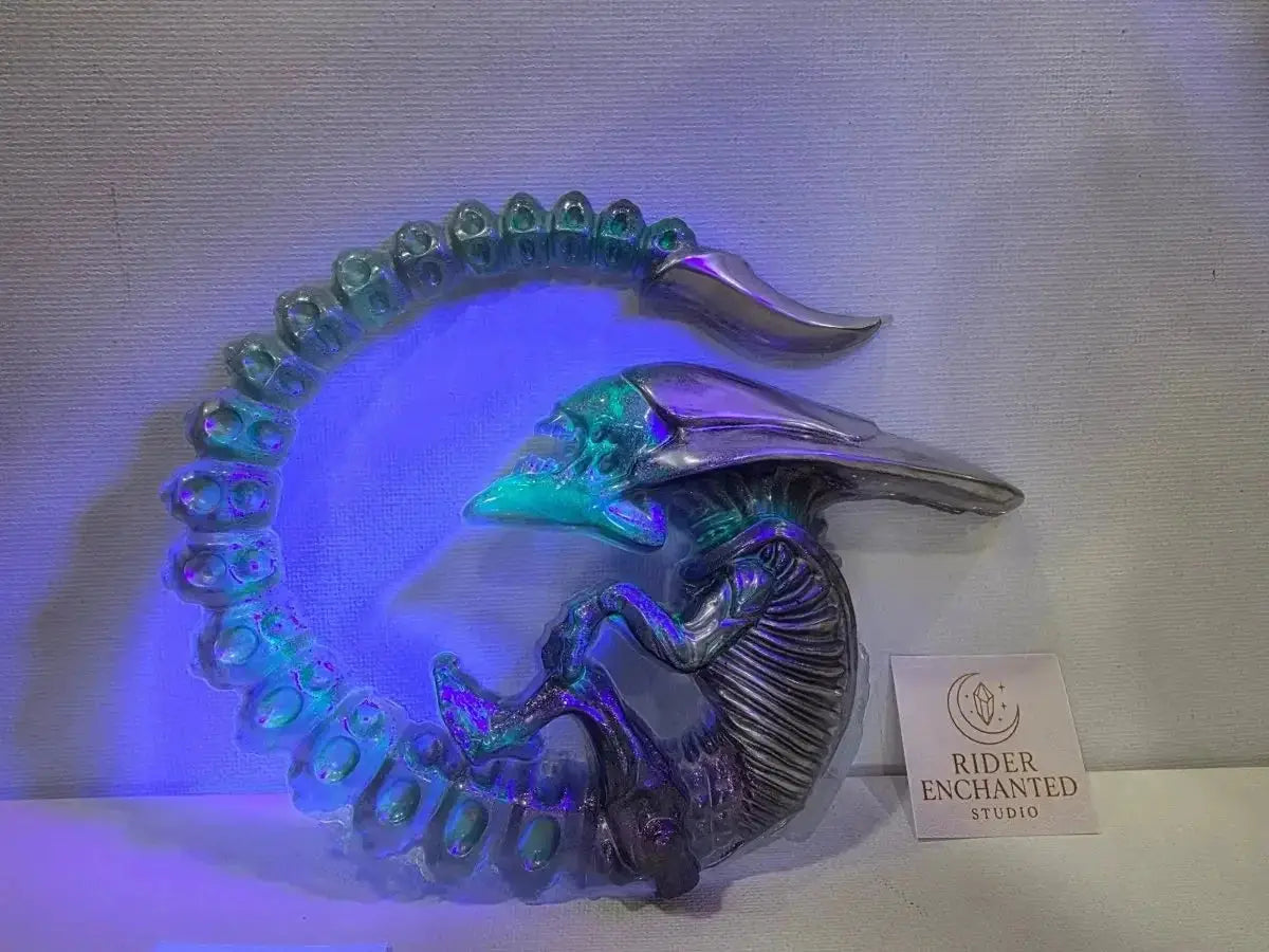 Xenomorph Resin Figure – Alien Horror Decor Rider Enchanted Studio